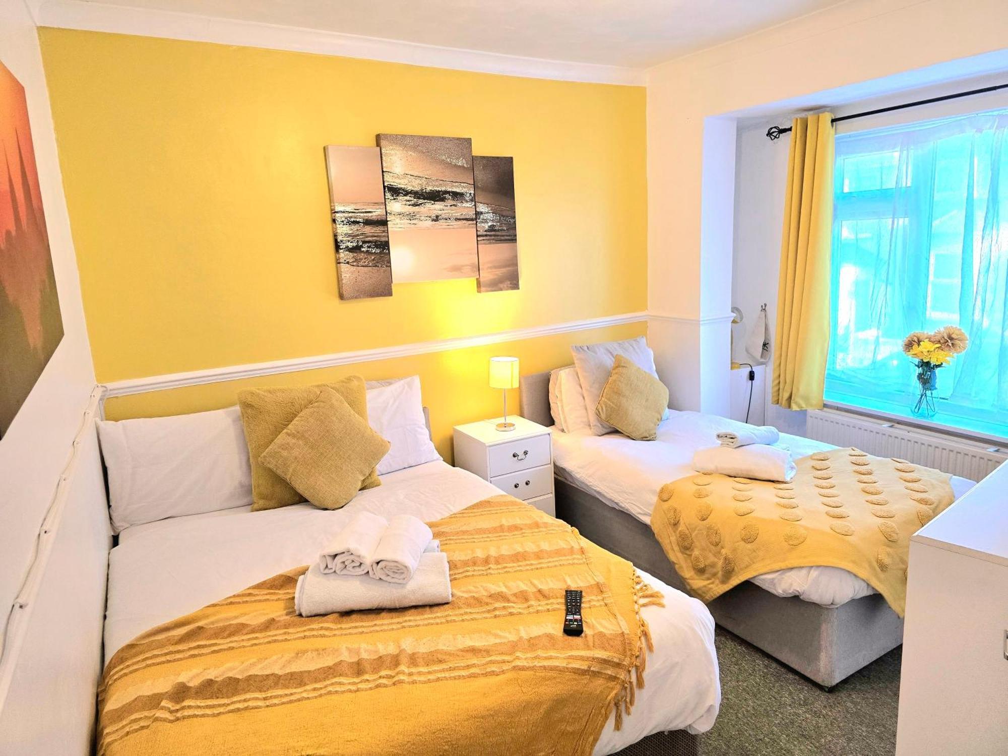 Gillings Villa -Perfect For Long & Short Stays Gillingham  Exterior foto